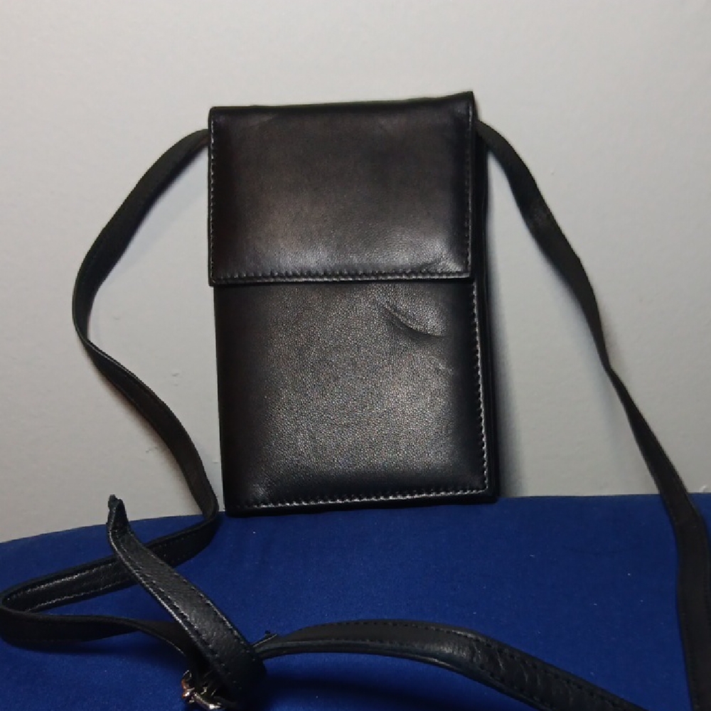 Sleek Black Leather Shoulder Bag